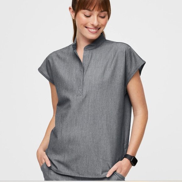 FIGS 🟣 GUC Size Small Rafaela Oversized Scrub Top in Graphite - Picture 1 of 11